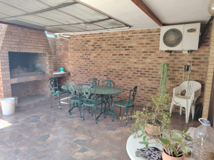 To Let 4 Bedroom Property for Rent in Ridgeworth Western Cape